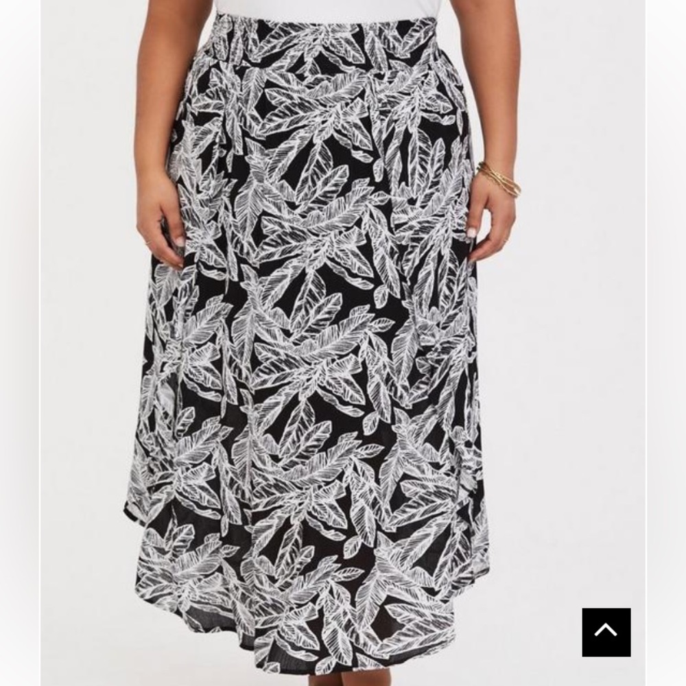NWT Torrid Black & White Gauze Lined Two Slit Smocked Waist Maxi Skirt Size 2